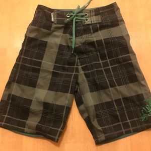 Boys Da Hui Hawaii Boardshorts Size S. 4/5